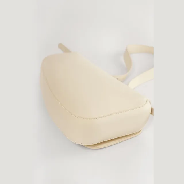 NA-KD Asymmetric Saddle Vrouwen Tas - Offwhite